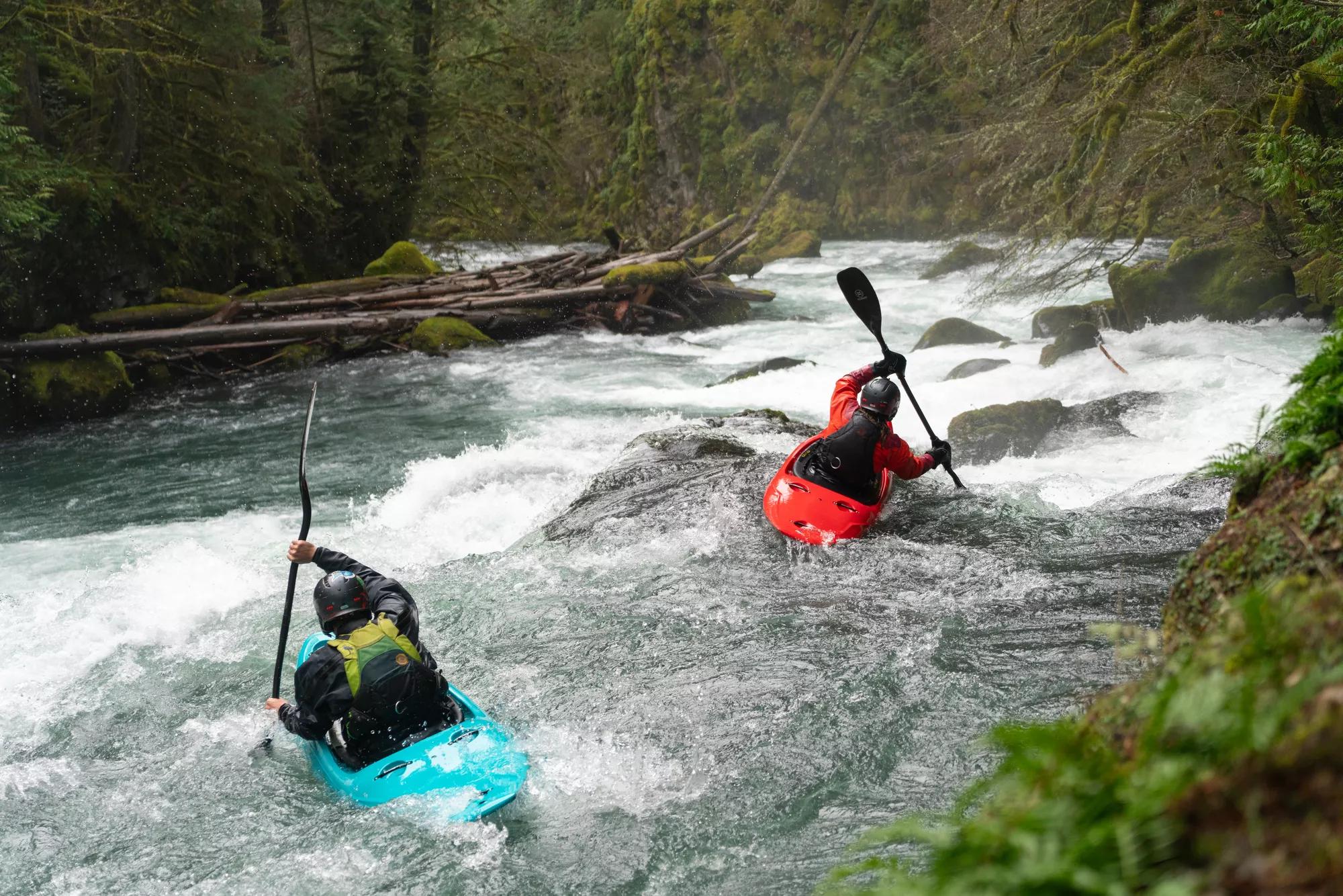 Kayak d'eaux vives polyvalent Indra