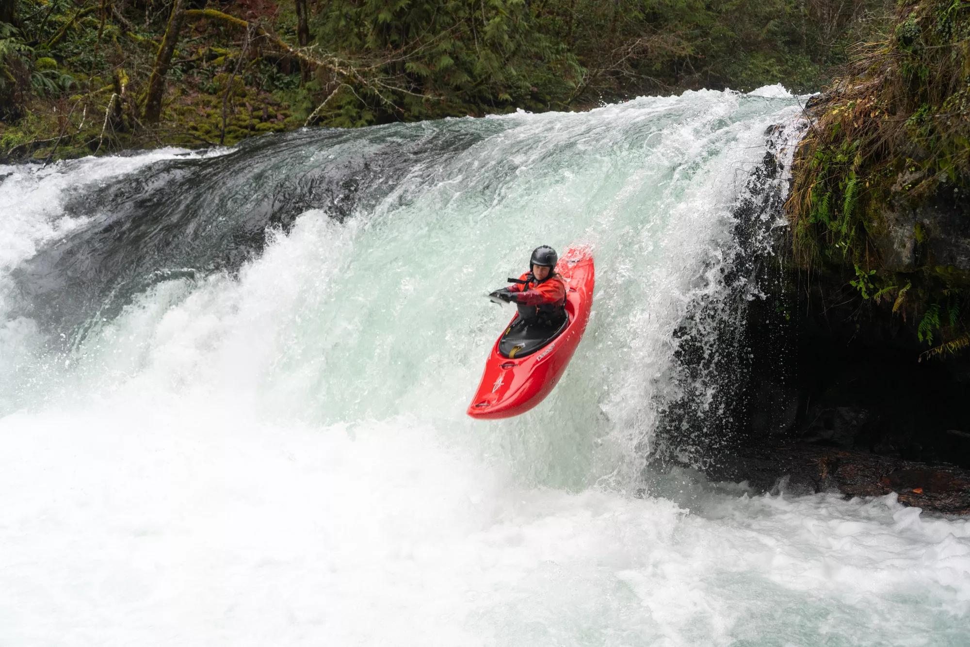 Kayak d'eaux vives polyvalent Indra